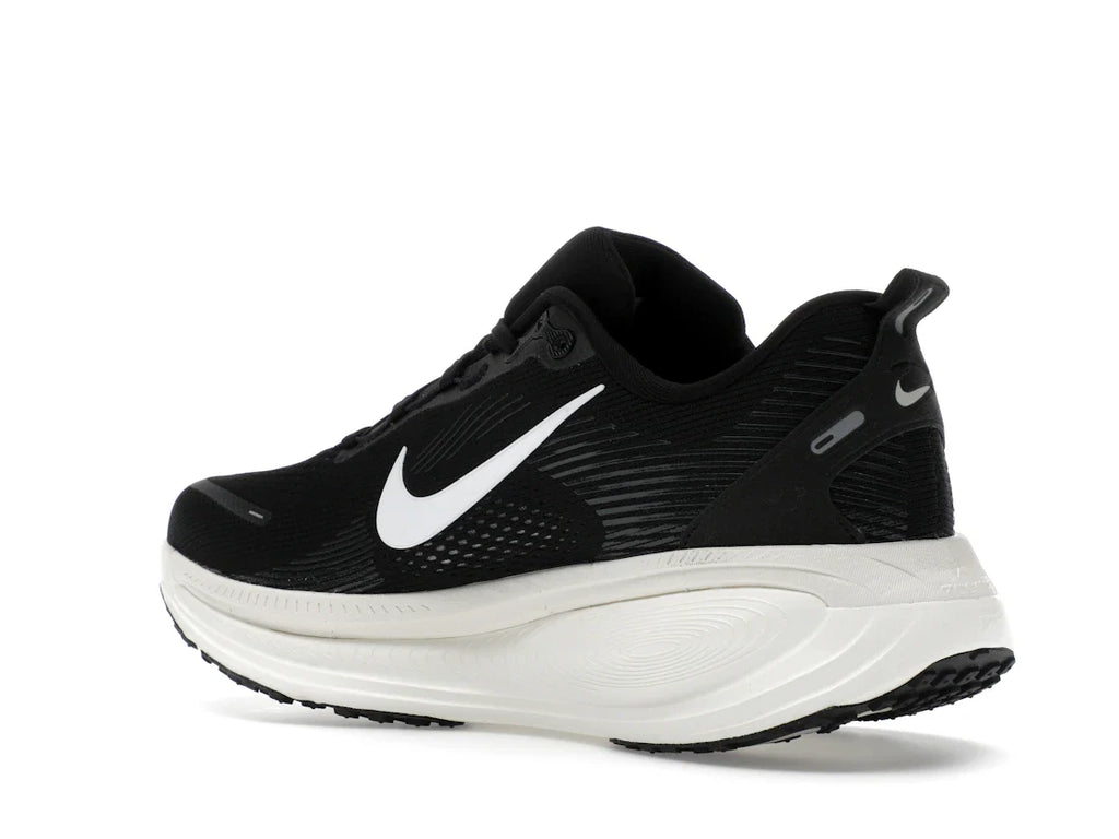Nike Vomero 18 Schwarz, Kokosmilch, Hellgrau, Weiß