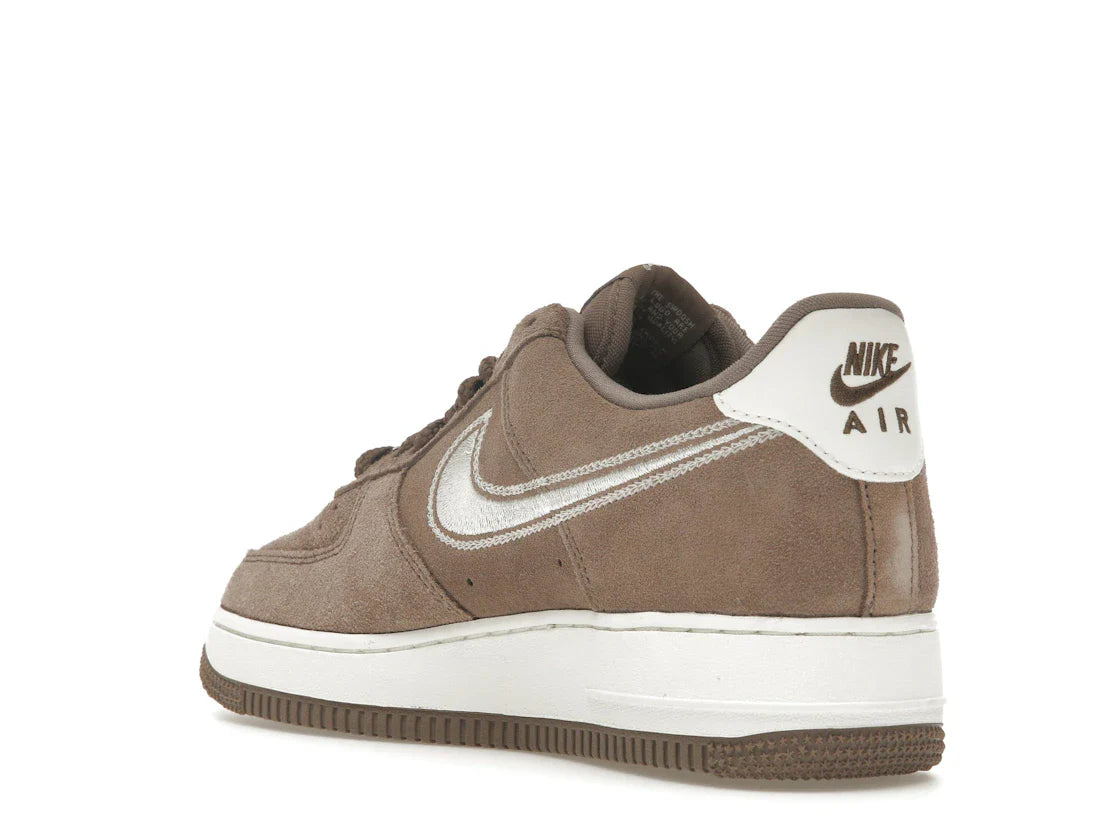 Nike Air Force 1 Low '07 LV8 Mink Brown mit gesticktem Swoosh
