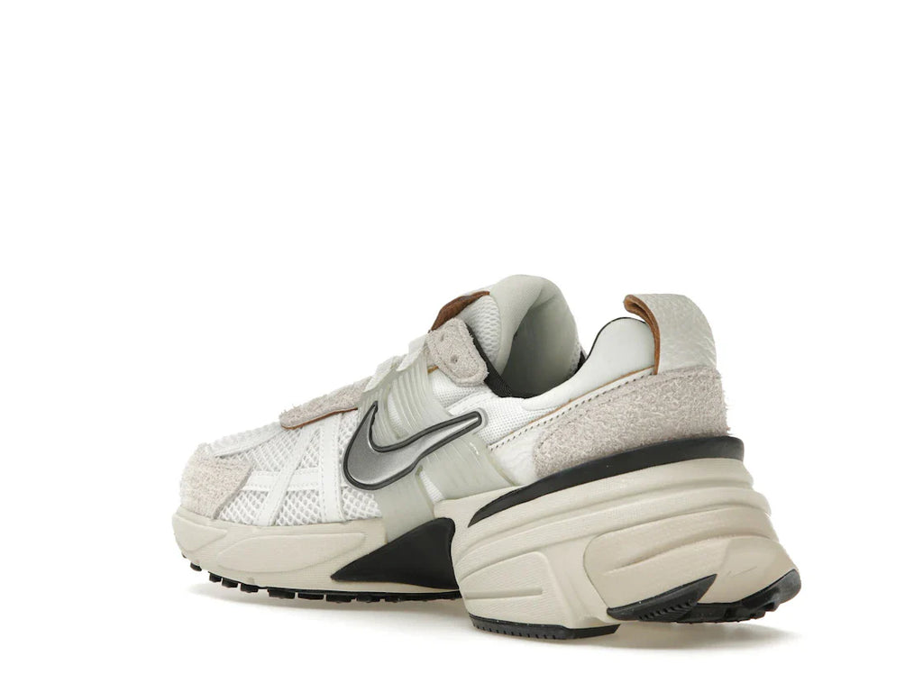 Nike V2K Run Summit White Light Orewood Brown (Damen)