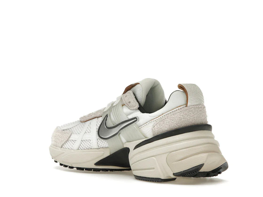 Nike V2K Run Summit White Light Orewood Brown (Damen)