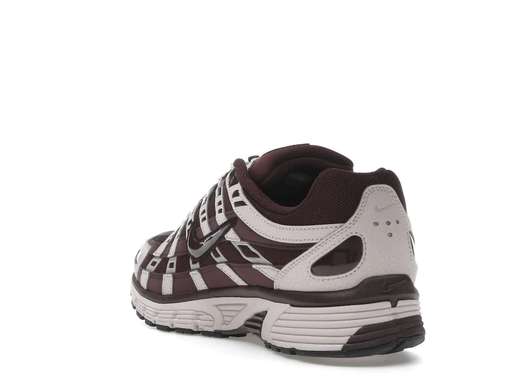 Nike P-6000 Silt Red Burgundy Crush (Damen)