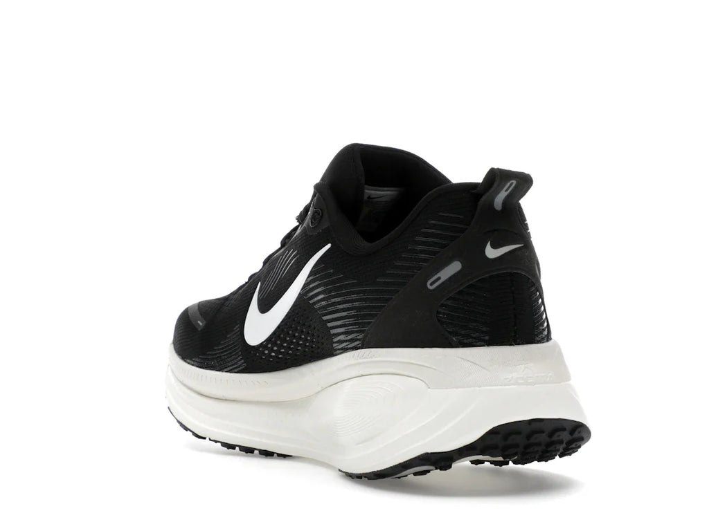 Nike Vomero 18 Schwarz, Kokosmilch, Hellgrau, Weiß