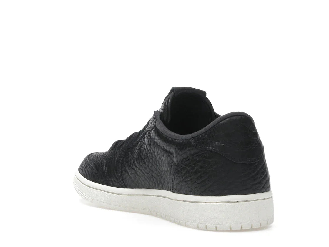 Jordan 1 Retro Low Swooshless Schwarz (2025)