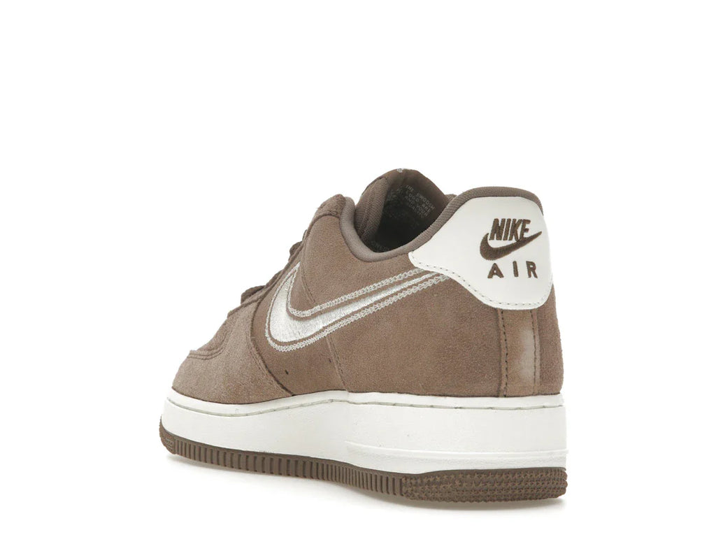 Nike Air Force 1 Low '07 LV8 Mink Brown mit gesticktem Swoosh
