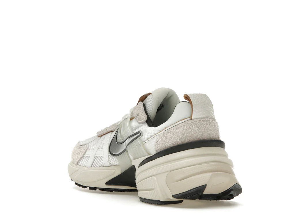 Nike V2K Run Summit White Light Orewood Brown (Damen)
