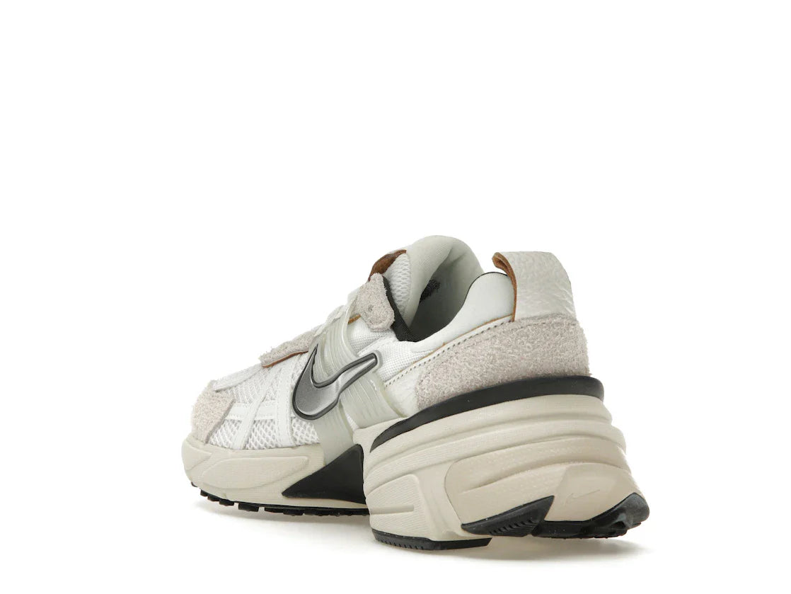 Nike V2K Run Summit White Light Orewood Brown (Damen)