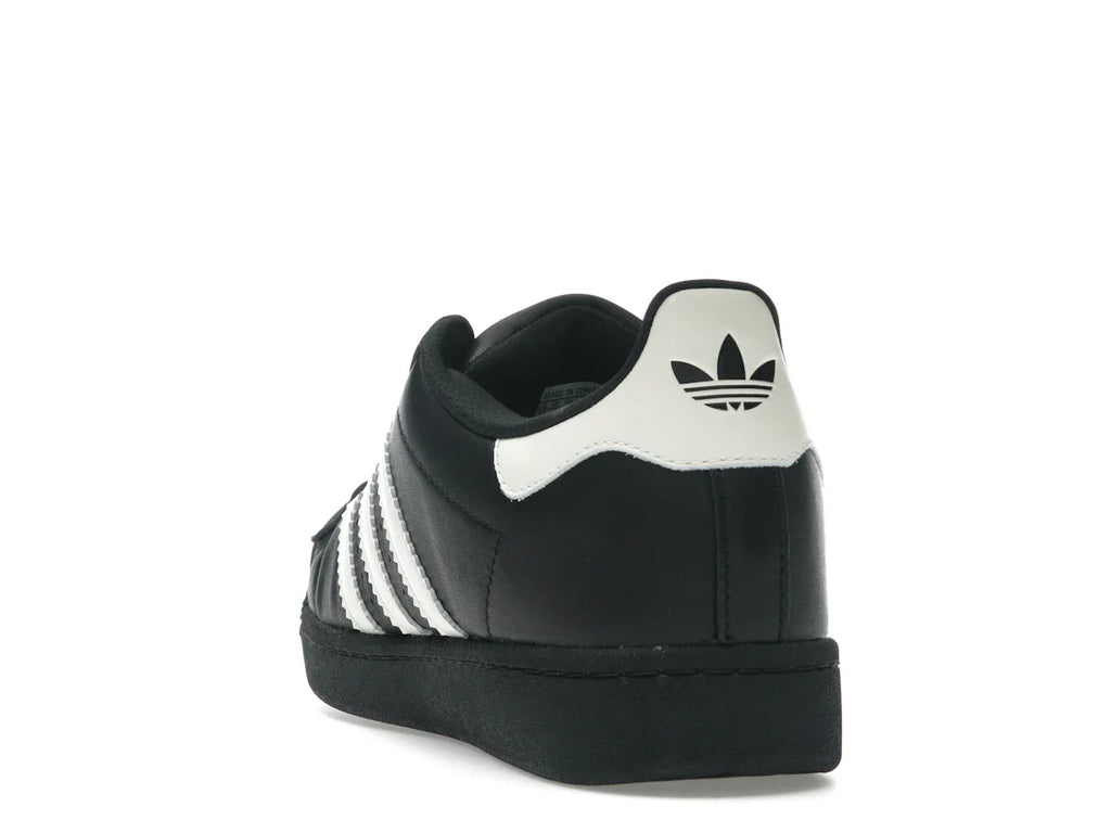 adidas Superstar 92 von Pharrell, Schwarz/Weiß