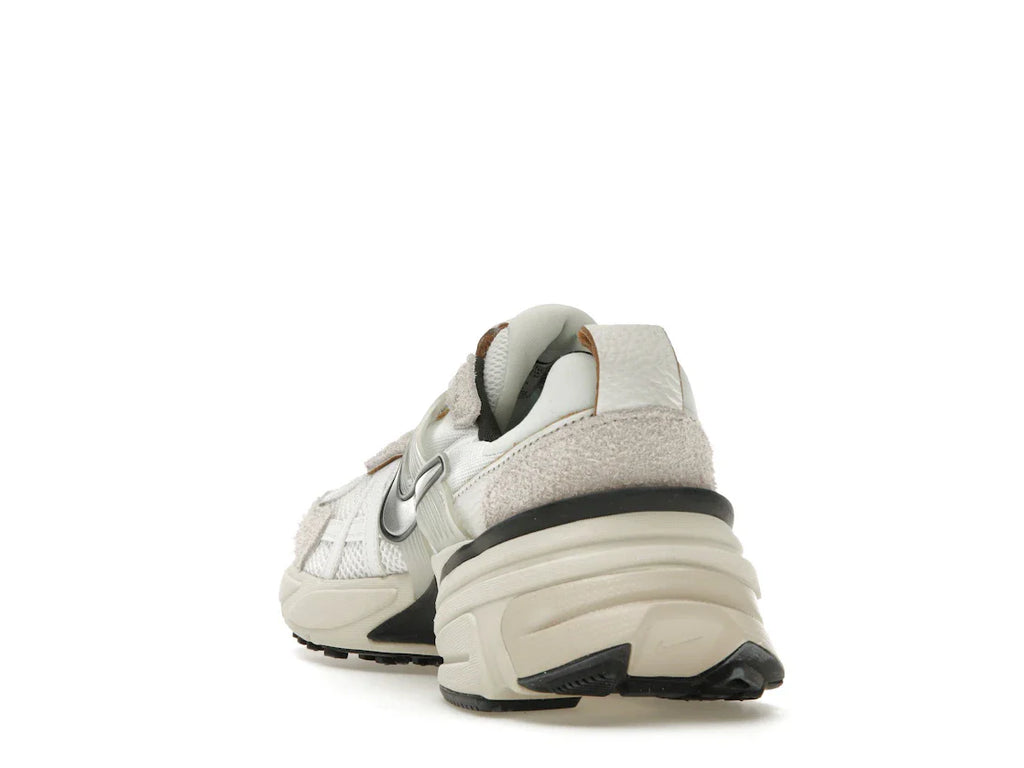 Nike V2K Run Summit White Light Orewood Brown (Damen)