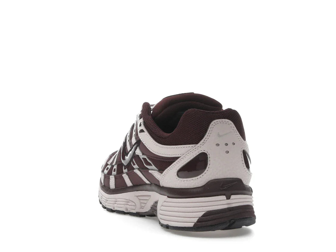 Nike P-6000 Silt Red Burgundy Crush (Damen)