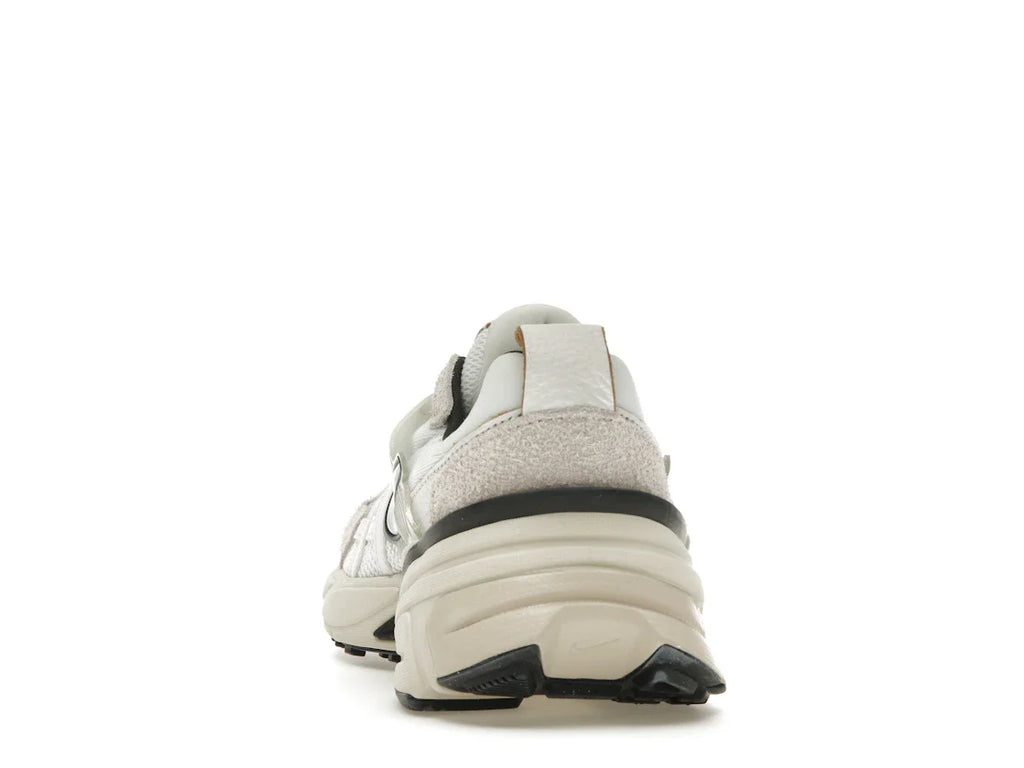 Nike V2K Run Summit White Light Orewood Brown (Damen)
