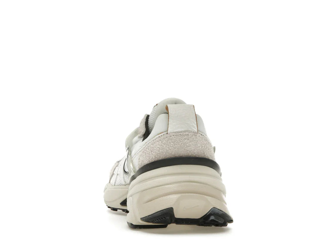 Nike V2K Run Summit White Light Orewood Brown (Damen)
