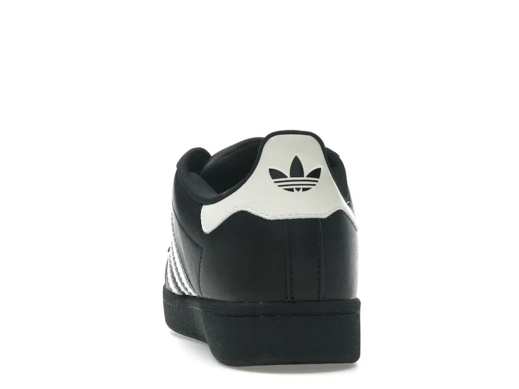 adidas Superstar 92 von Pharrell, Schwarz/Weiß