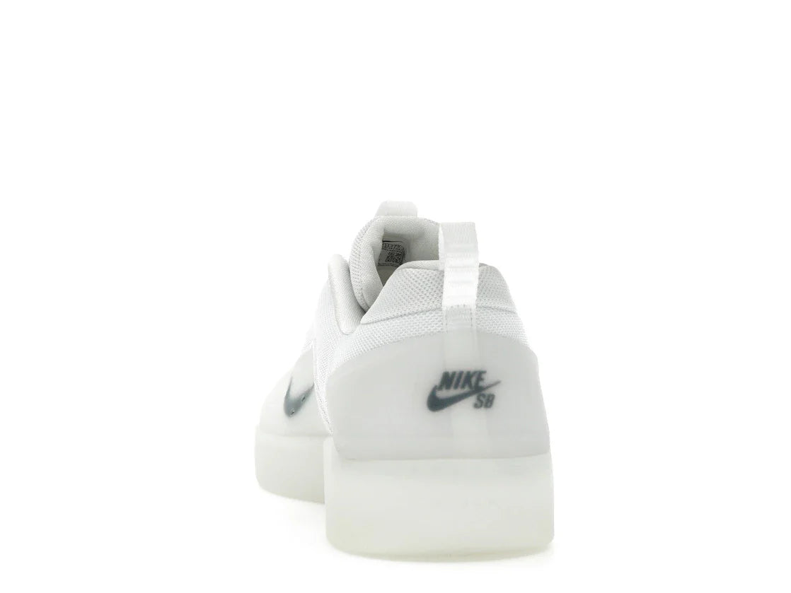 Nike SB Zoom Nyjah 4 Weiß Schwarz