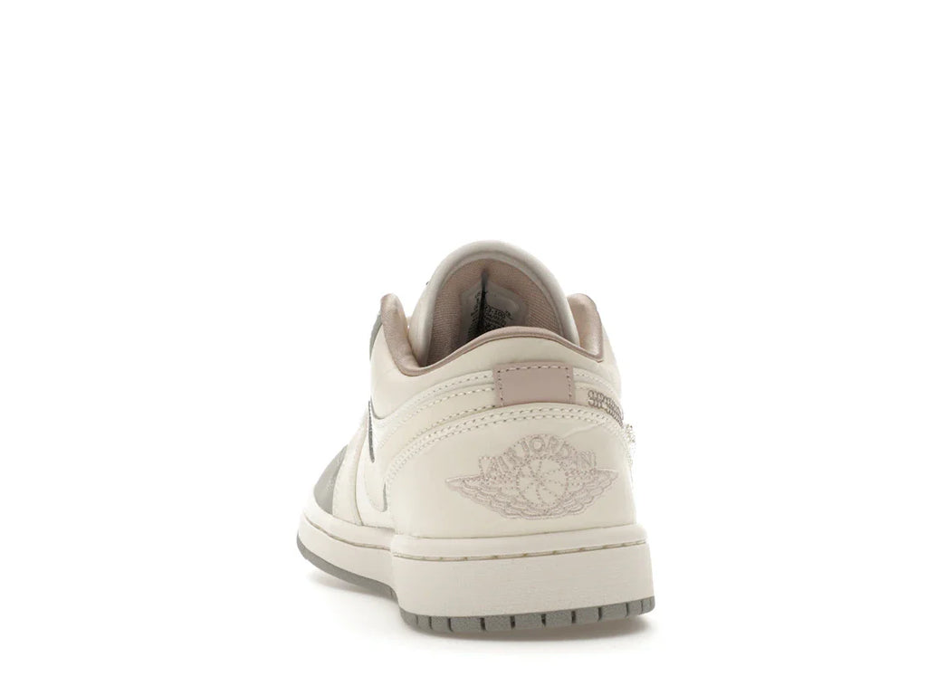 Jordan 1 Low Sail Soft Pearl (Damen)
