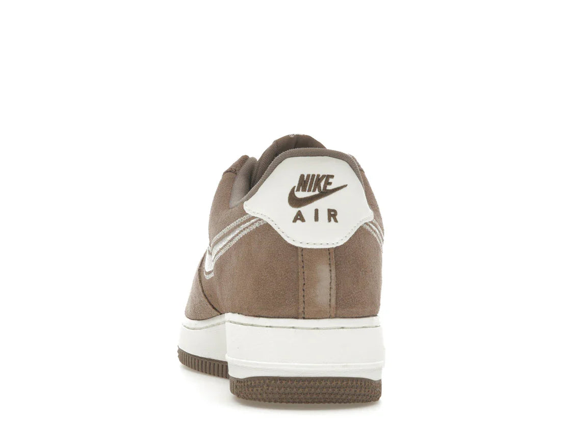 Nike Air Force 1 Low '07 LV8 Mink Brown mit gesticktem Swoosh