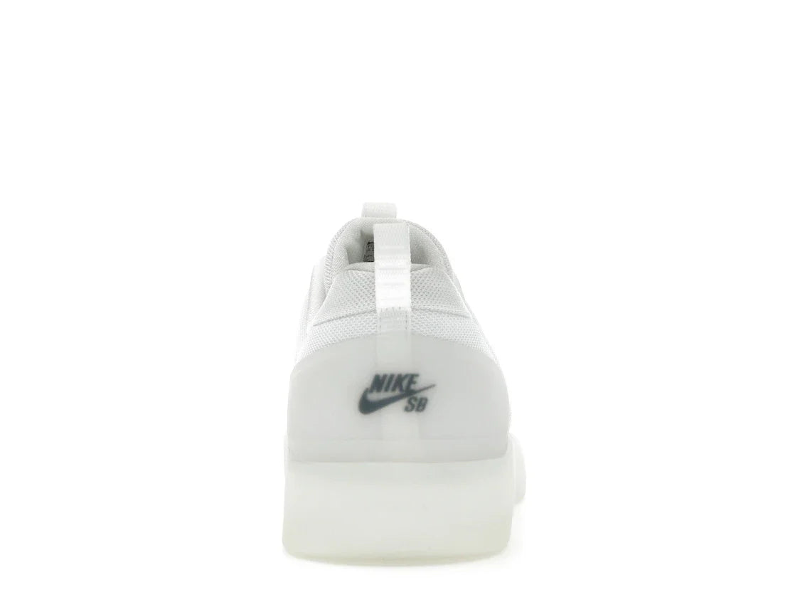 Nike SB Zoom Nyjah 4 Weiß Schwarz