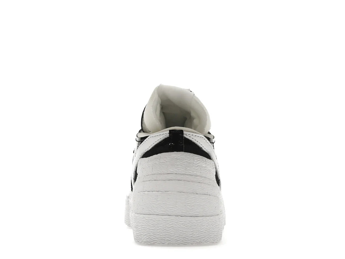 Nike Blazer Low Sacai Schwarzes Lackleder