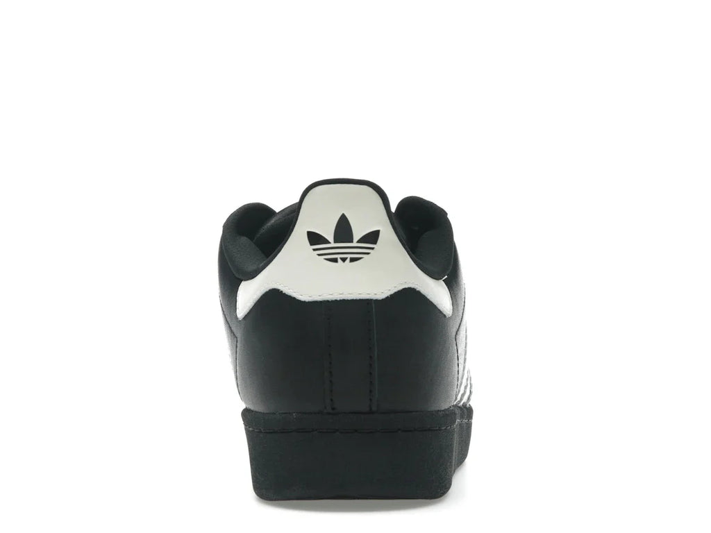 adidas Superstar 92 von Pharrell, Schwarz/Weiß