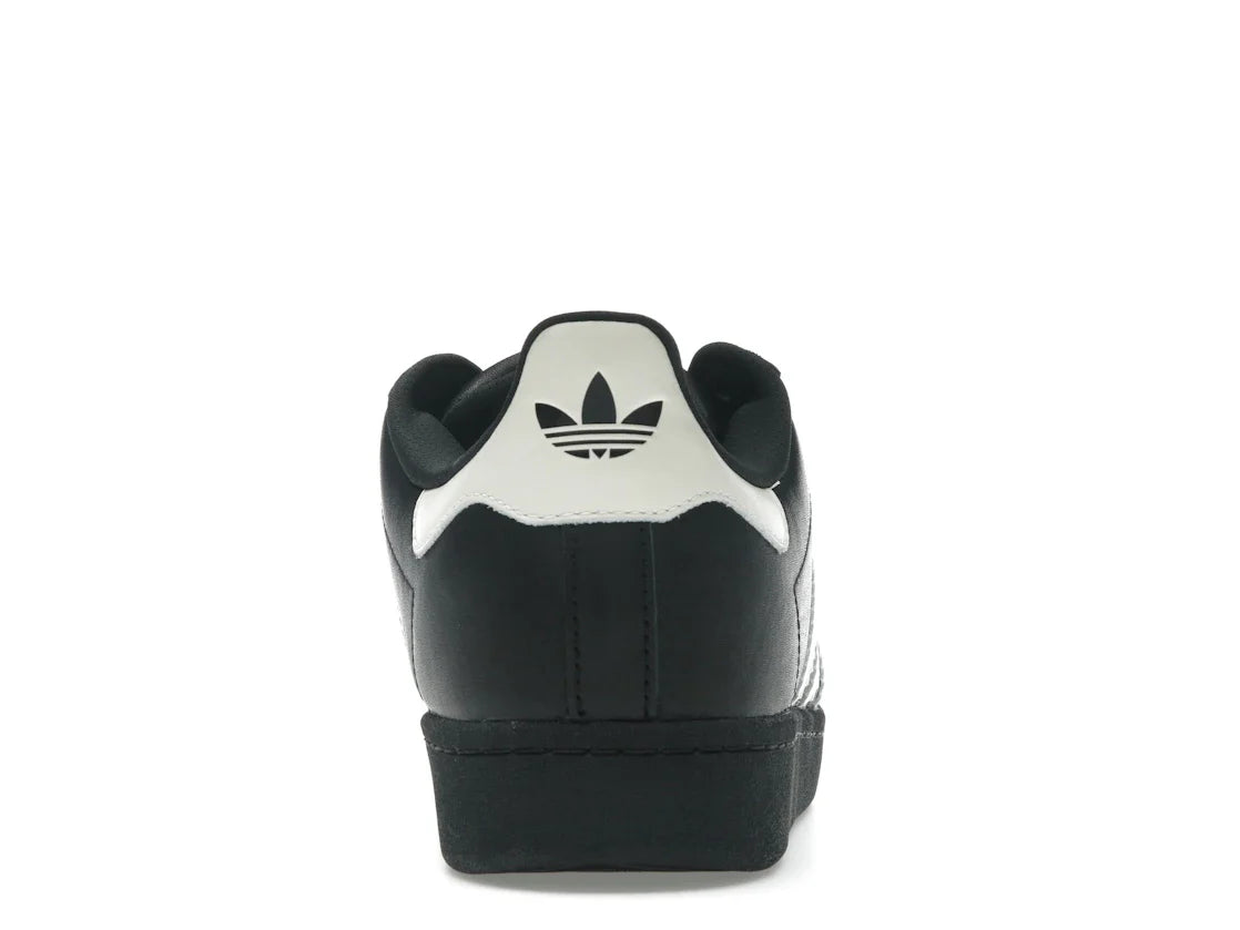 adidas Superstar 92 von Pharrell, Schwarz/Weiß