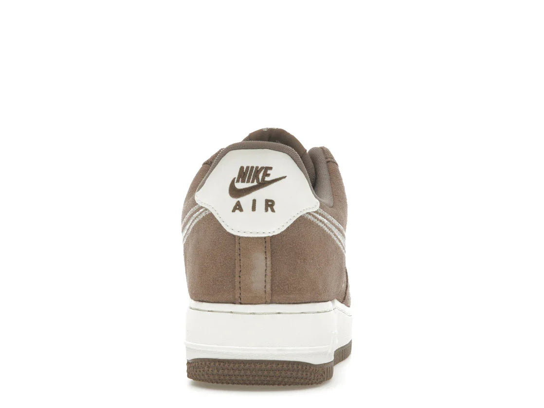 Nike Air Force 1 Low '07 LV8 Mink Brown mit gesticktem Swoosh