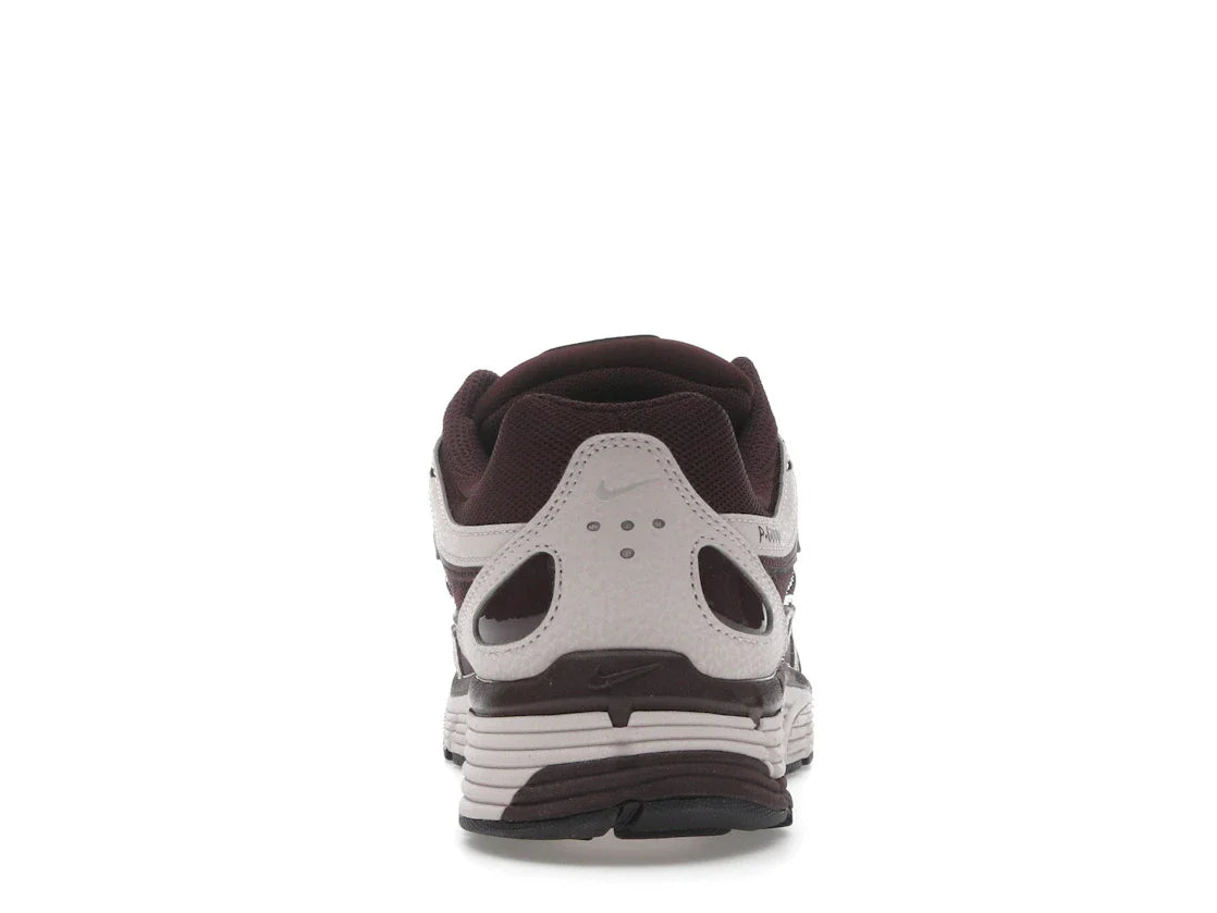 Nike P-6000 Silt Red Burgundy Crush (Damen)