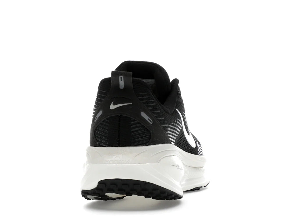 Nike Vomero 18 Schwarz, Kokosmilch, Hellgrau, Weiß