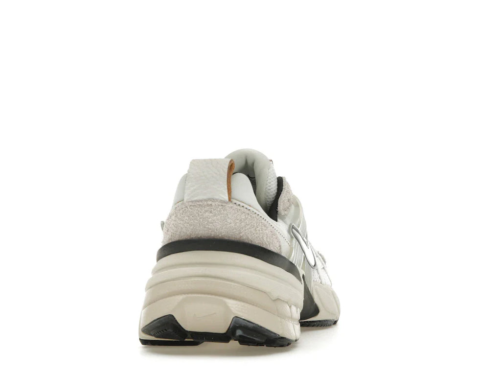 Nike V2K Run Summit White Light Orewood Brown (Damen)