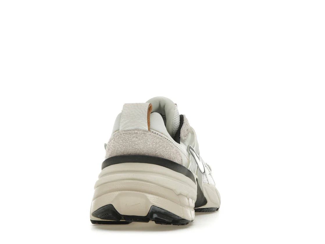Nike V2K Run Summit White Light Orewood Brown (Damen)