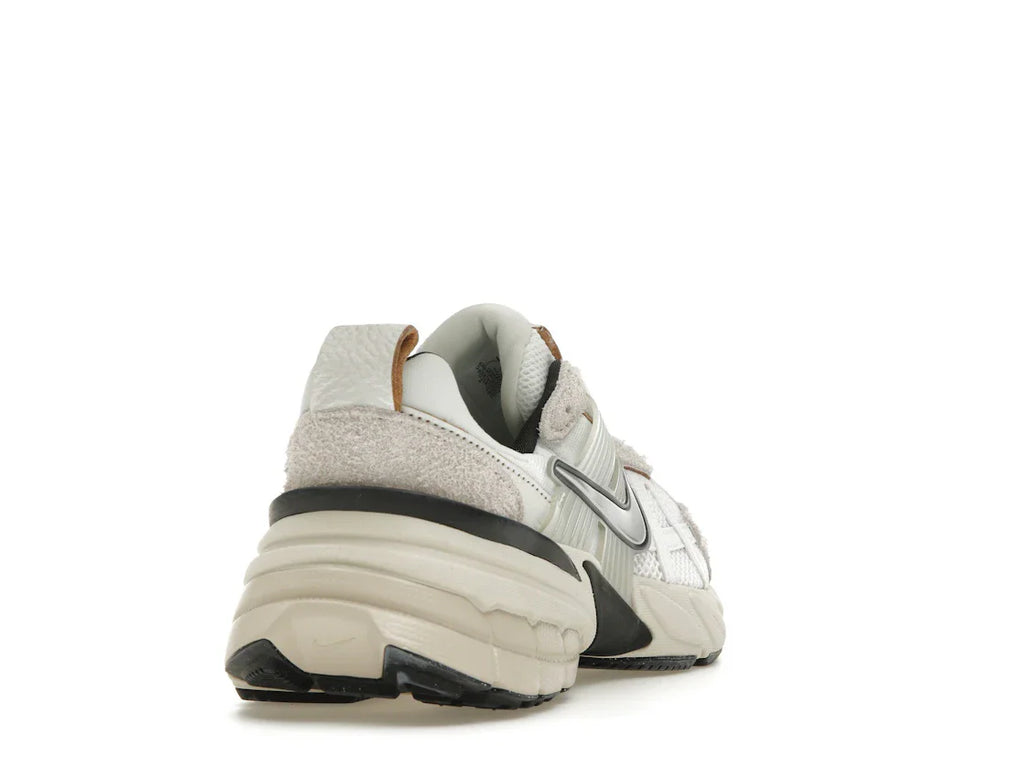Nike V2K Run Summit White Light Orewood Brown (Damen)