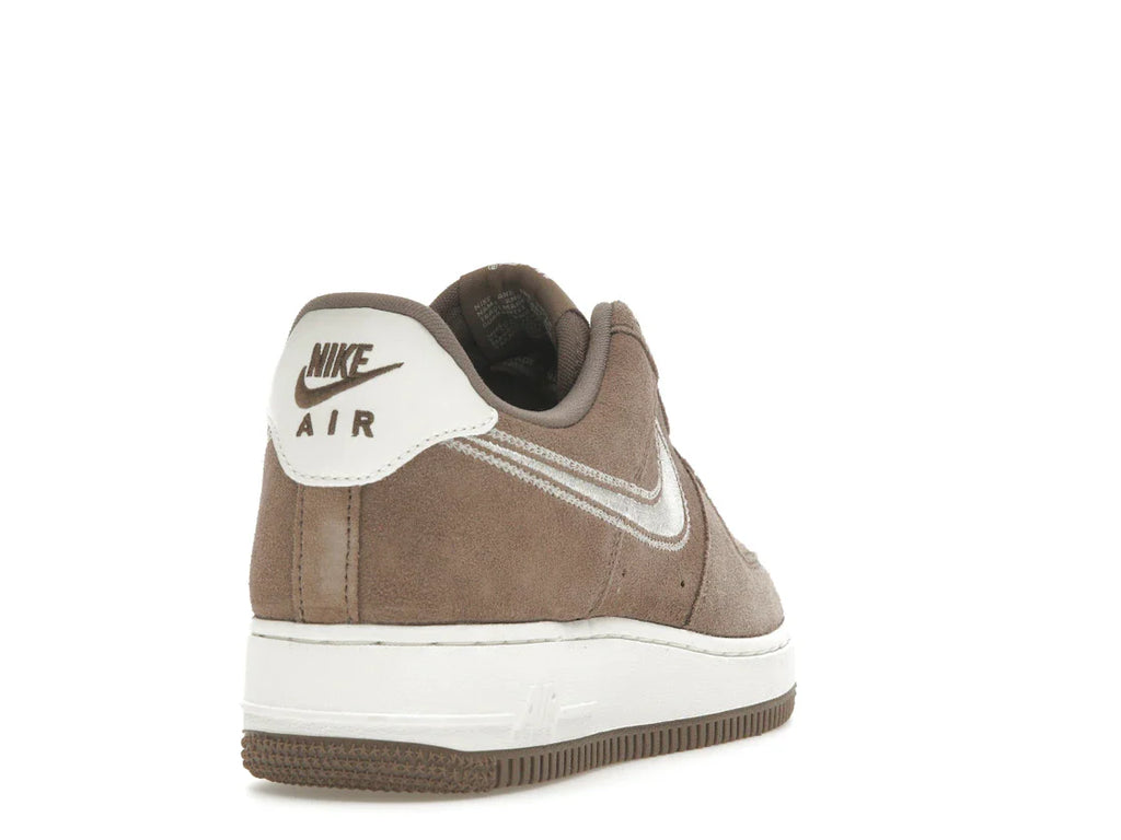 Nike Air Force 1 Low '07 LV8 Mink Brown mit gesticktem Swoosh