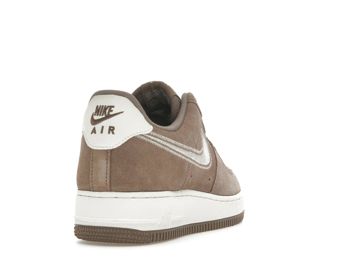 Nike Air Force 1 Low '07 LV8 Mink Brown mit gesticktem Swoosh