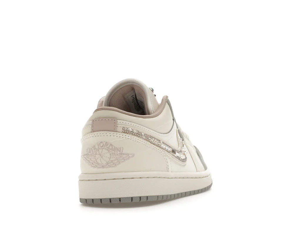 Jordan 1 Low Sail Soft Pearl (Damen)
