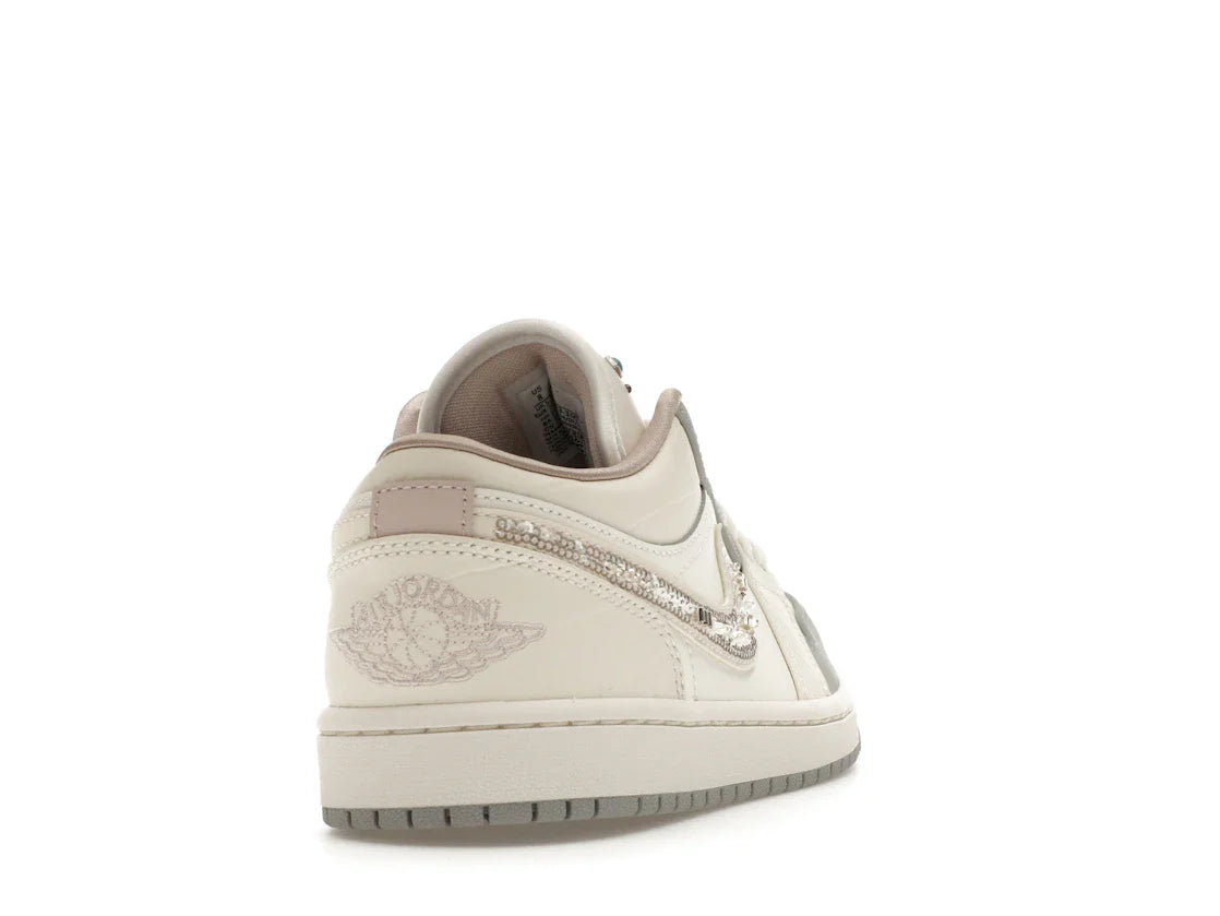 Jordan 1 Low Sail Soft Pearl (Damen)