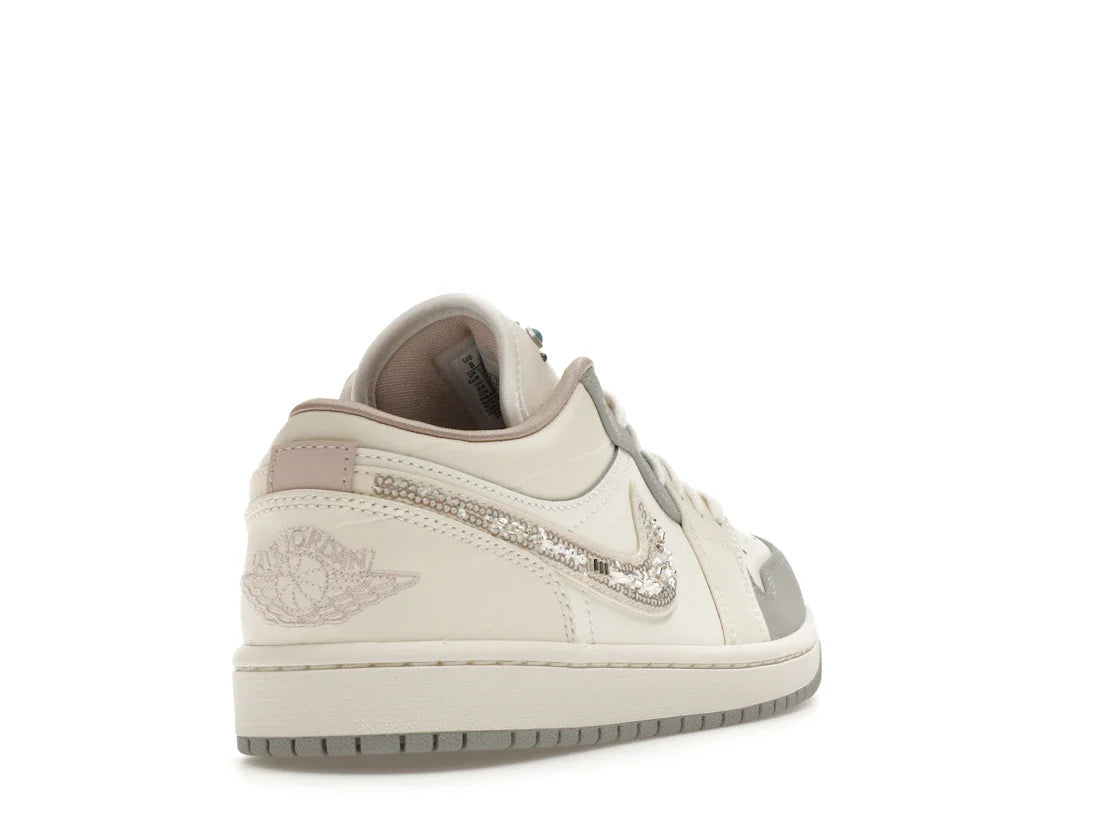Jordan 1 Low Sail Soft Pearl (Damen)