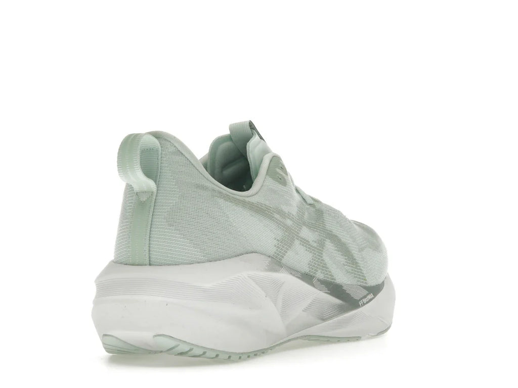 ASICS Novablast 5 Pure Aqua Seal Grau