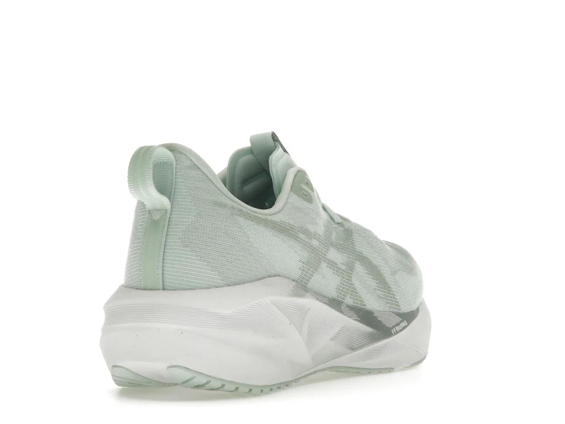 ASICS Novablast 5 Pure Aqua Seal Grau