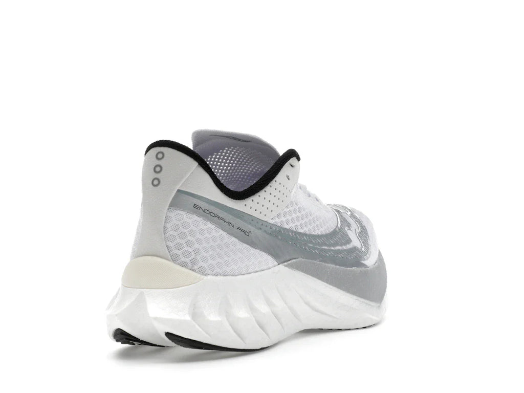 Saucony Endorphin Pro 4 Weiß Silber