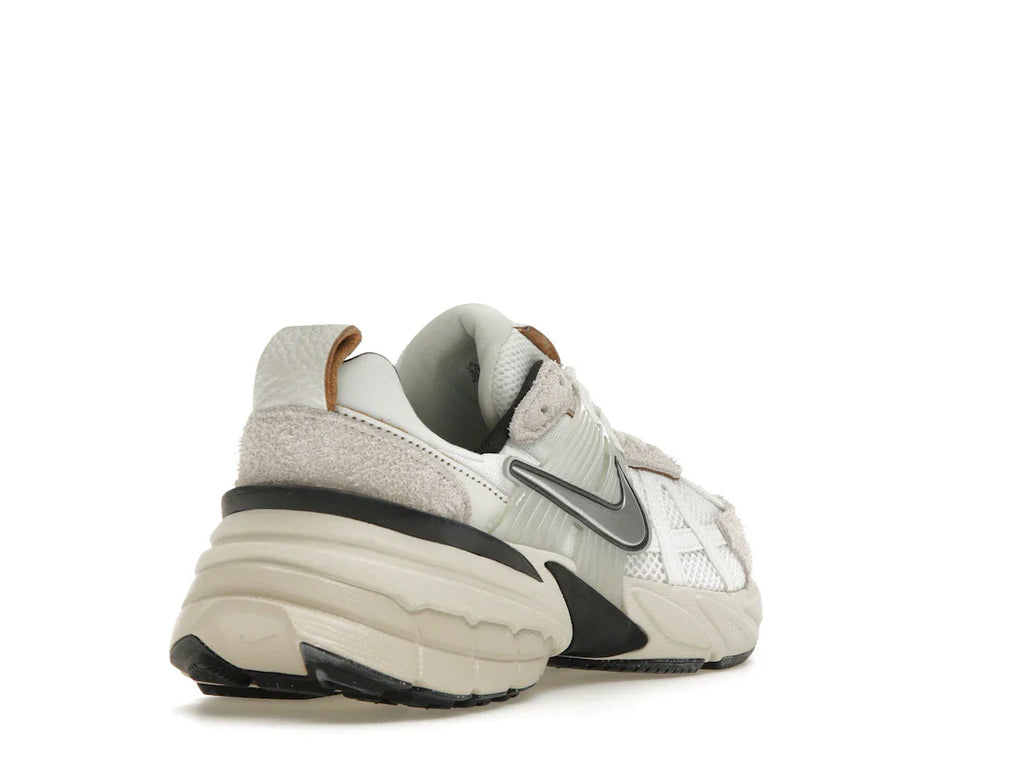Nike V2K Run Summit White Light Orewood Brown (Damen)