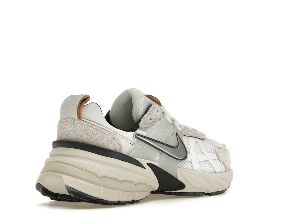 Nike V2K Run Summit White Light Orewood Brown (Damen)