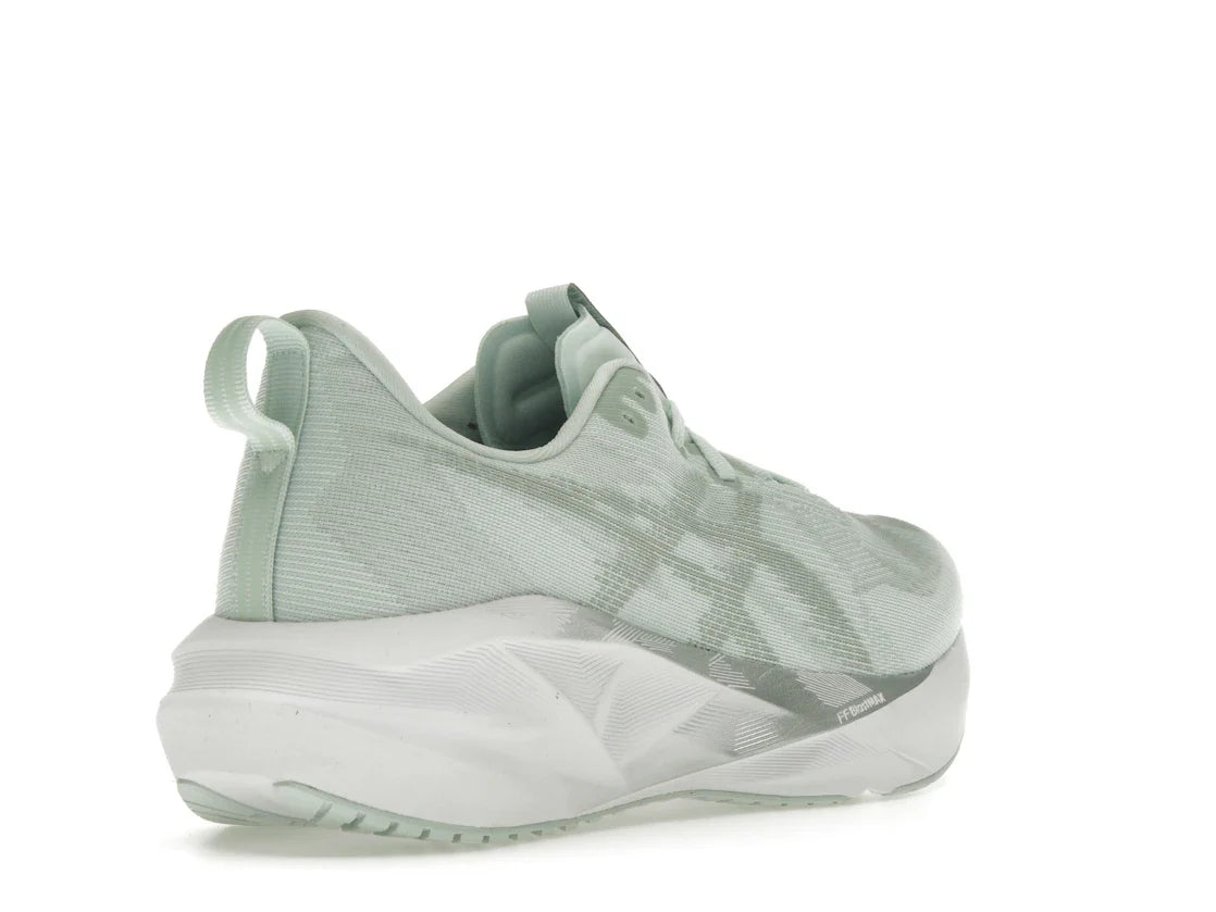 ASICS Novablast 5 Pure Aqua Seal Grau