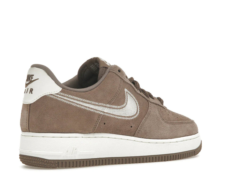 Nike Air Force 1 Low '07 LV8 Mink Brown mit gesticktem Swoosh