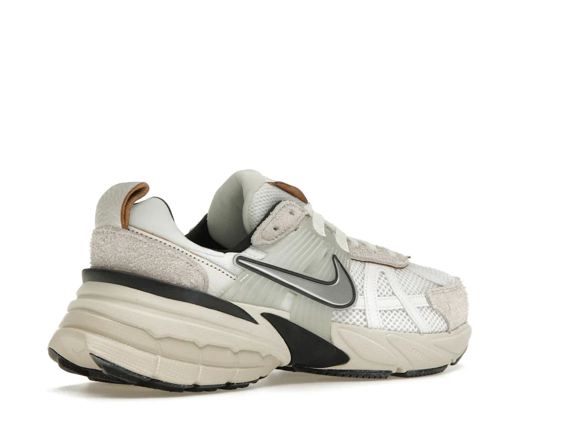 Nike V2K Run Summit White Light Orewood Brown (Damen)