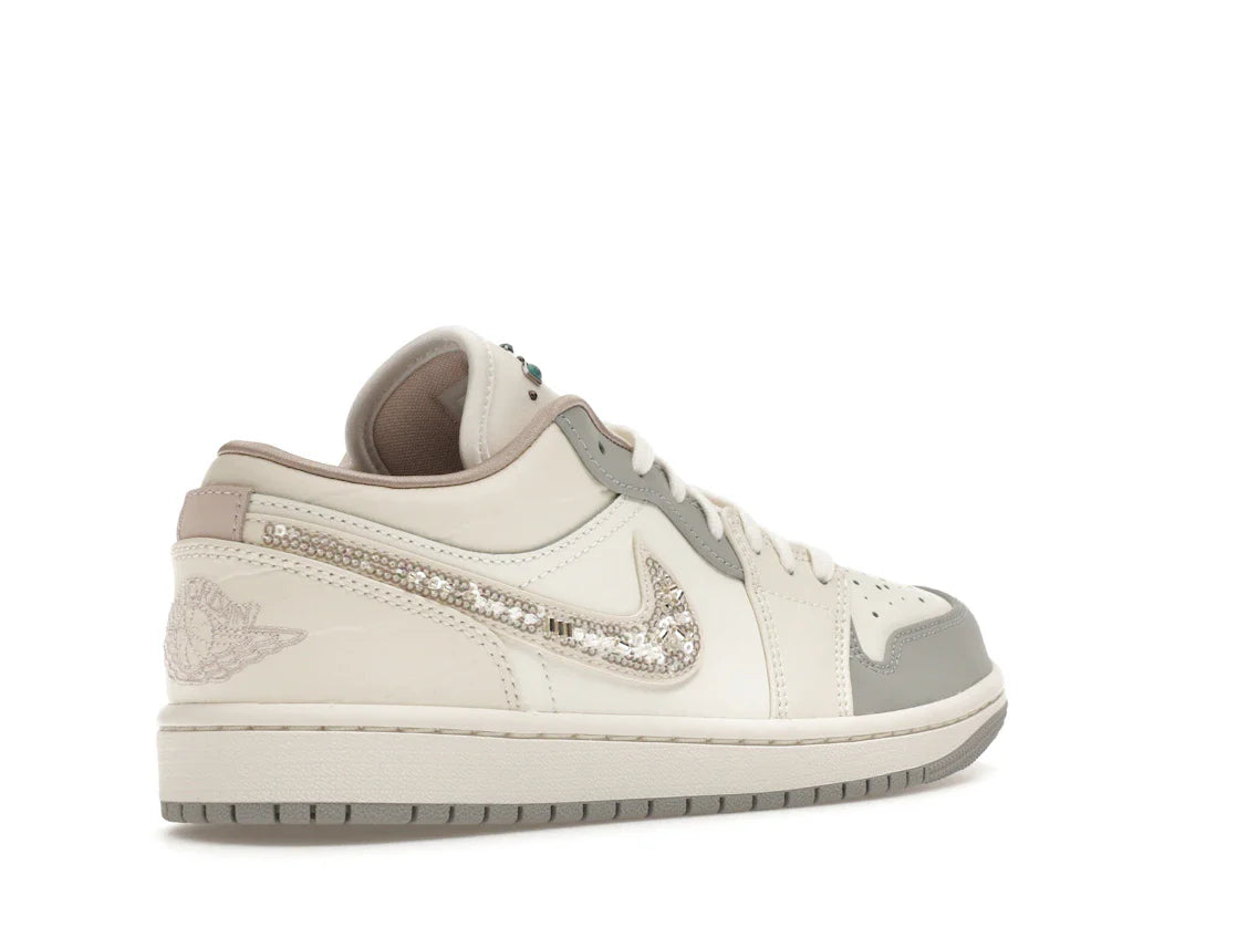 Jordan 1 Low Sail Soft Pearl (Damen)