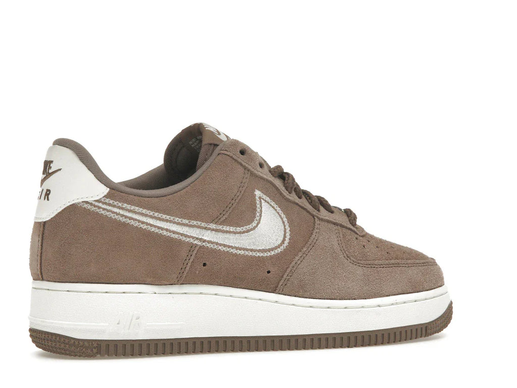 Nike Air Force 1 Low '07 LV8 Mink Brown mit gesticktem Swoosh