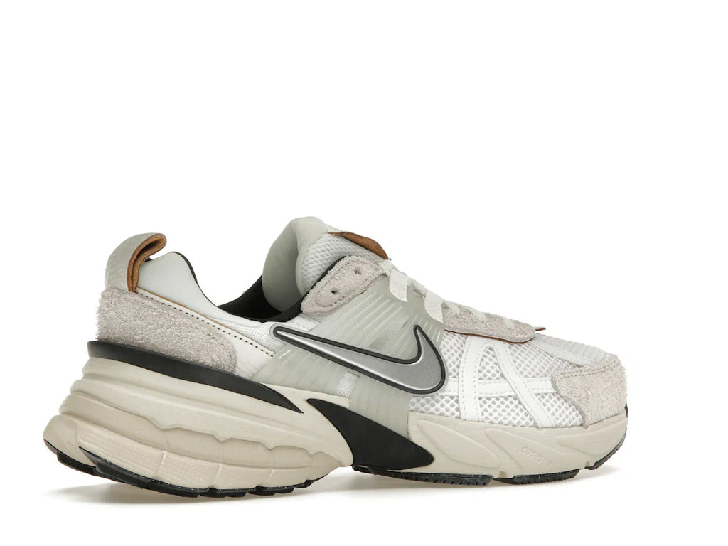 Nike V2K Run Summit White Light Orewood Brown (Damen)