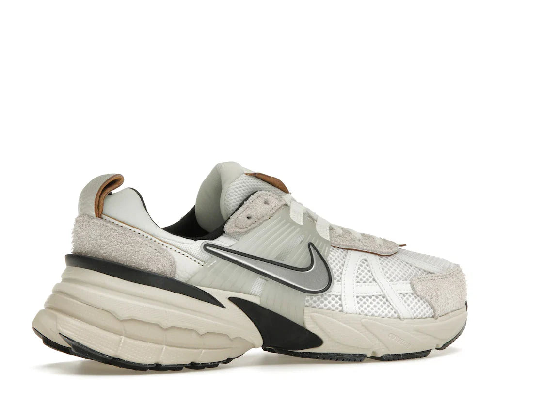 Nike V2K Run Summit White Light Orewood Brown (Damen)