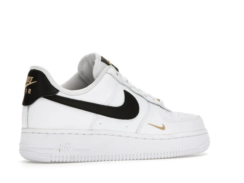 Nike Air Force 1 Low '07 Essential Weiß Schwarz Gold Mini Swoosh (Damen)