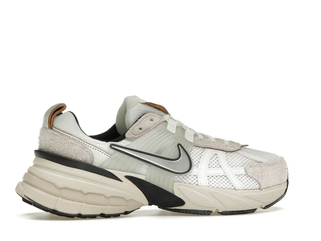 Nike V2K Run Summit White Light Orewood Brown (Damen)