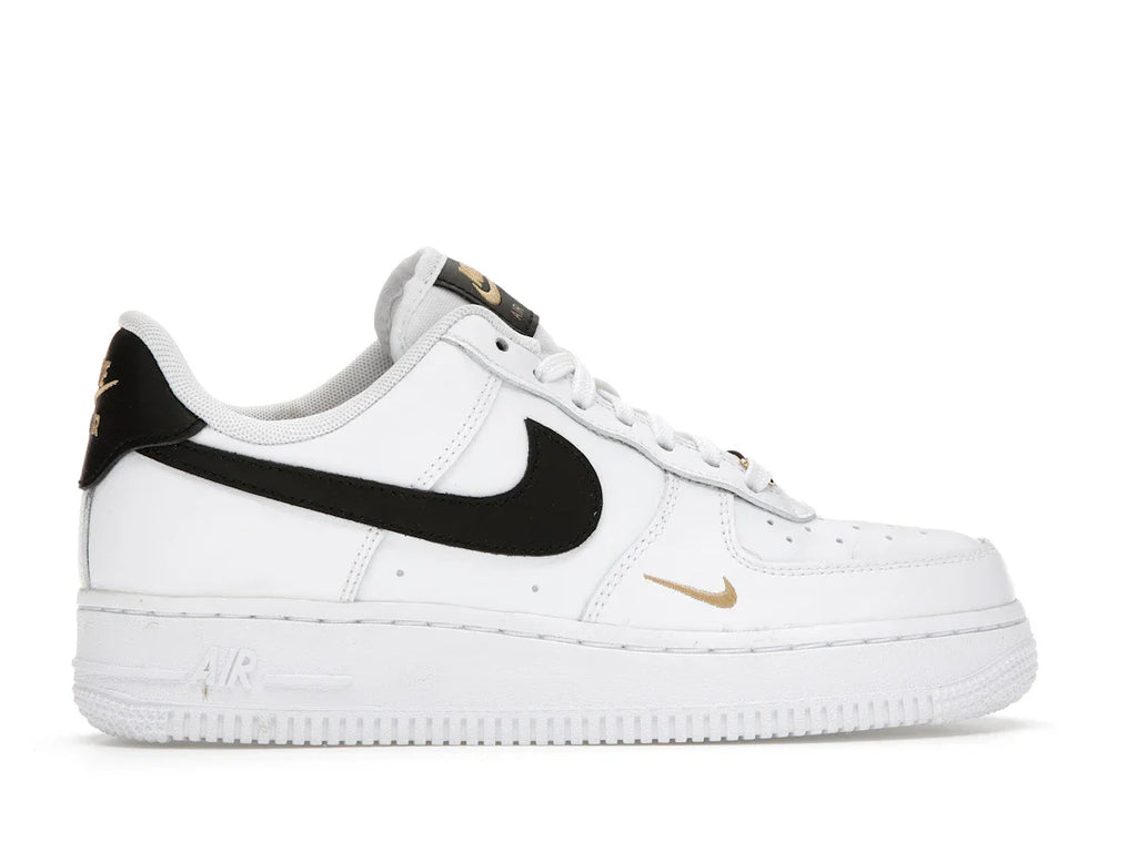 Nike Air Force 1 Low '07 Essential Weiß Schwarz Gold Mini Swoosh (Damen)