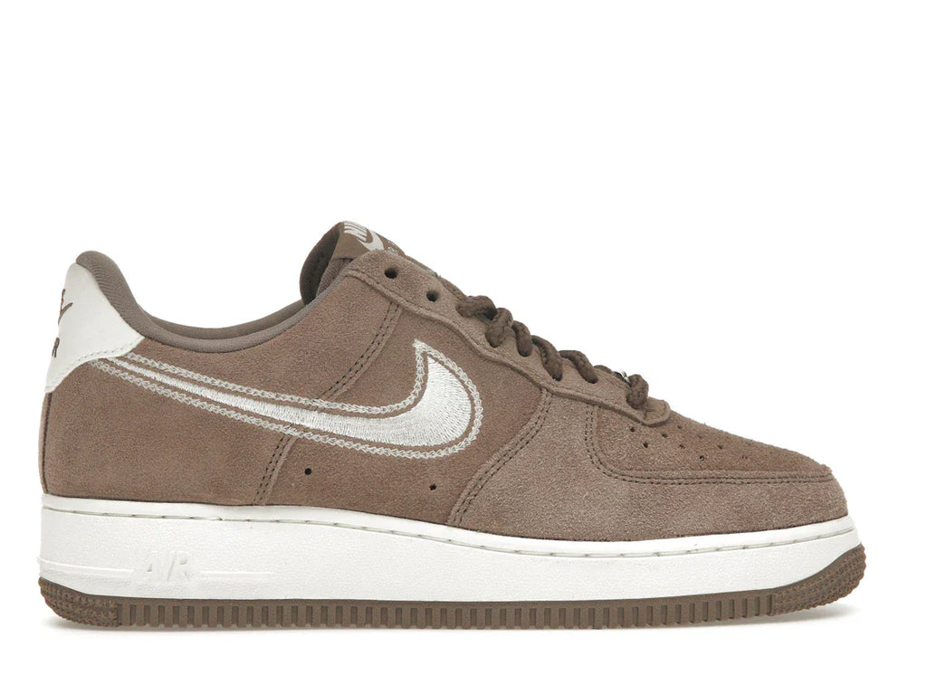 Nike Air Force 1 Low '07 LV8 Mink Brown mit gesticktem Swoosh